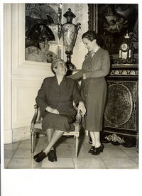 [Gabriela Mistral en Cuba]  [fotografía].