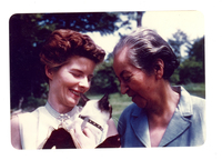 [Gabriela Mistral y Doris Dana en Nueva York]  [fotografía].