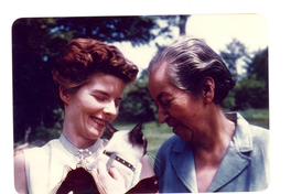 [Gabriela Mistral y Doris Dana en Nueva York]  [fotografía].