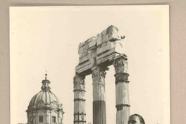 [Marina Núñez del Prado en Roma]  [fotografía].