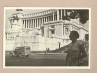 [Marina Núñez del Prado en Roma]  [fotografía].