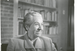 [Gabriela Mistral en Nueva York]  [fotografía].