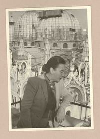 [Marina Nuñez del Prado en Venecia]  [fotografía].