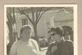 [Doris Dana y su amiga en Italia]  [fotografía].