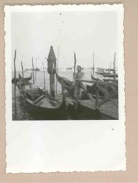 [Marina Núñez del Prado en Venecia]  [fotografía].