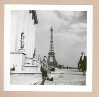 [Marina Núñez del Prado en Paris]  [fotografía].