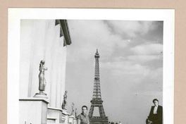 [Marina Núñez del Prado en Paris]  [fotografía].