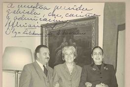 [Gabriela Mistral junto al matrimonio Chiarrini en Roma]  [fotografía].