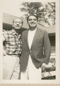 [Kurt Kasznar junto a un amigo en Nueva York]  [fotografía].