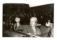 [Gabriela Mistral en Santiago de Chile]  [fotografía]