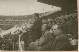 [Gabriela Mistral en el Estadio Nacional]  [fotografía].