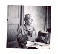 [Gabriela Mistral en Montegrande]  [fotografía].