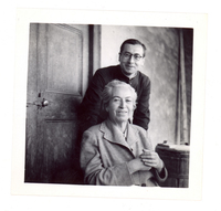 [Gabriela Mistral y el Padre Alcayaga en Montegrande]  [fotografía].