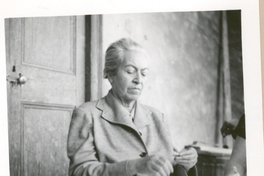 [Gabriela Mistral en Montegrande]  [fotografía].