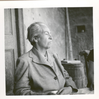 [Gabriela Mistral en Montegrande]  [fotografía].