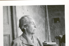 [Gabriela Mistral en Montegrande]  [fotografía].