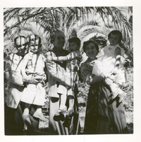 [Gabriela Mistral junto a la familia Hernández en Montegrande]  [fotografía].