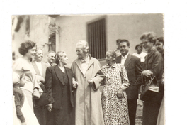 [Gabriela Mistral con sus amigas de infancia en Vicuña]  [fotografía].
