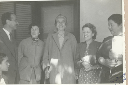 [Gabriela Mistral con Gilda Péndola en Vicuña]  [fotografía].