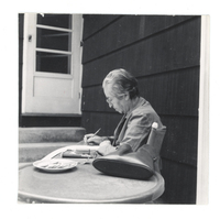 [Gabriela Mistral en Nueva York]  [fotografía].