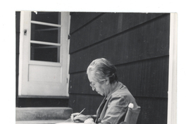 [Gabriela Mistral en Nueva York]  [fotografía].