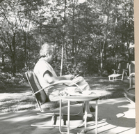 [Gabriela Mistral en New York]  [fotografía].