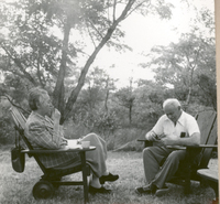 [Gabriela Mistral en una entrevista en New York]  [fotografía].