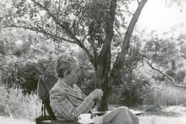 [Gabriela Mistral en una entrevista en New York]  [fotografía].