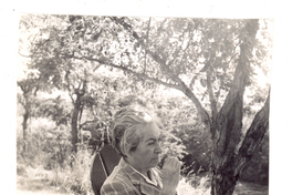 [Gabriela Mistral en una entrevista en New York]  [fotografía].