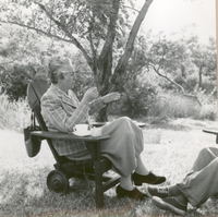 [Gabriela Mistral en una entrevista en New York]  [fotografía]