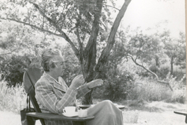 [Gabriela Mistral en una entrevista en New York]  [fotografía]