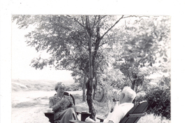 [Gabriela Mistral en una entrevista en New York]  [fotografía].
