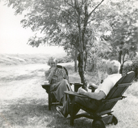 [Gabriela Mistral en una entrevista en New York]  [fotografía].