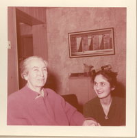 [Gabriela Mistral en New York]  [fotografía].