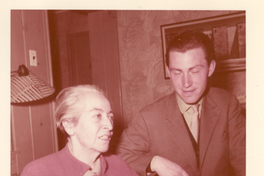 [Gabriela Mistral en New York]  [fotografía].