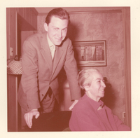 [Gabriela Mistral en New York]  [fotografía].