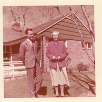 [Gabriela Mistral en New York]  [fotografía].