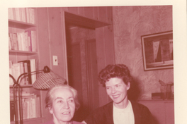 [Gabriela Mistral en New York]  [fotografía].