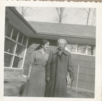 [Gabriela Mistral en New York]  [fotografía].