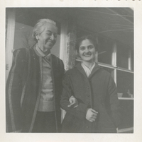 [Gabriela Mistral en New York]  [fotografía].