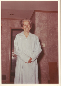 [Gabriela Mistral en New York]  [fotografía].