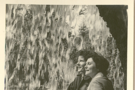 [Doris Dana y Gilda Péndola en Italia]  [fotografía].