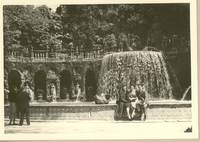 [Doris Dana y Gilda Péndola en Italia]  [fotografía].