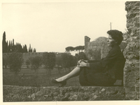 [Doris Dana en Italia]  [fotografía].