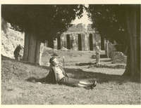 [Doris Dana en Italia]  [fotografía].