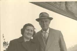 [Un hombre y una mujer en Italia]  [fotografía].