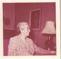 [Gabriela Mistral en New York]  [fotografía].