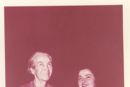 [Gabriela Mistral y una amiga en New York]  [fotografía].