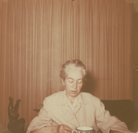 [Gabriela Mistral en New York]  [fotografía].