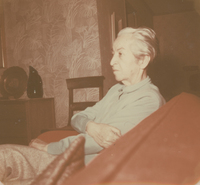 [Gabriela Mistral en New York]  [fotografía].